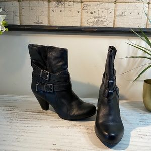 Arturo Chiang Black Leather Bootie 9M